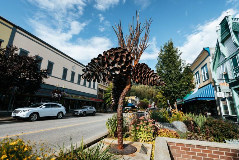 large-metal-pinecone-sculpture-located-in-downtown-revelstoke-british-columbia-by-canadian-artist-kyle-thornley